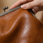 👛 Kiss lock-väska för kvinnor med handtag på toppen – vintage spänne, två bäralternativ & hållbart PU-läder – perfekt för vardag och fest ✨