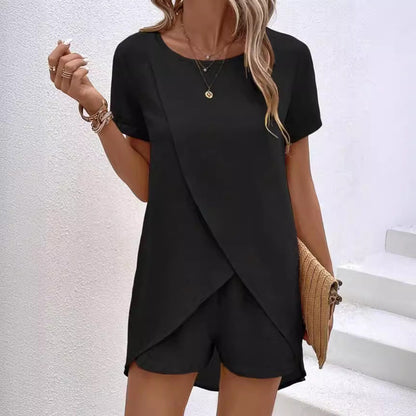 💃 Damset med Oregelbunden Topp & Shorts – Enfärgat Tyg, Trendig Design & Perfekt För Sommaren ☀️